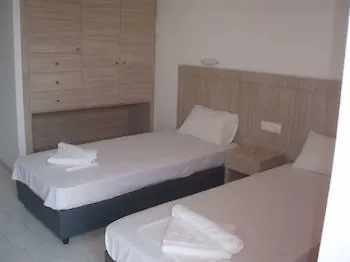Yiannis 3* Adelianósz Kámbosz